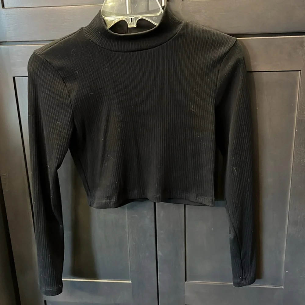 Altar'd State Turtle Neck Crop Black Top. Long Sleeves. XS very good condition - Picture 1 of 8